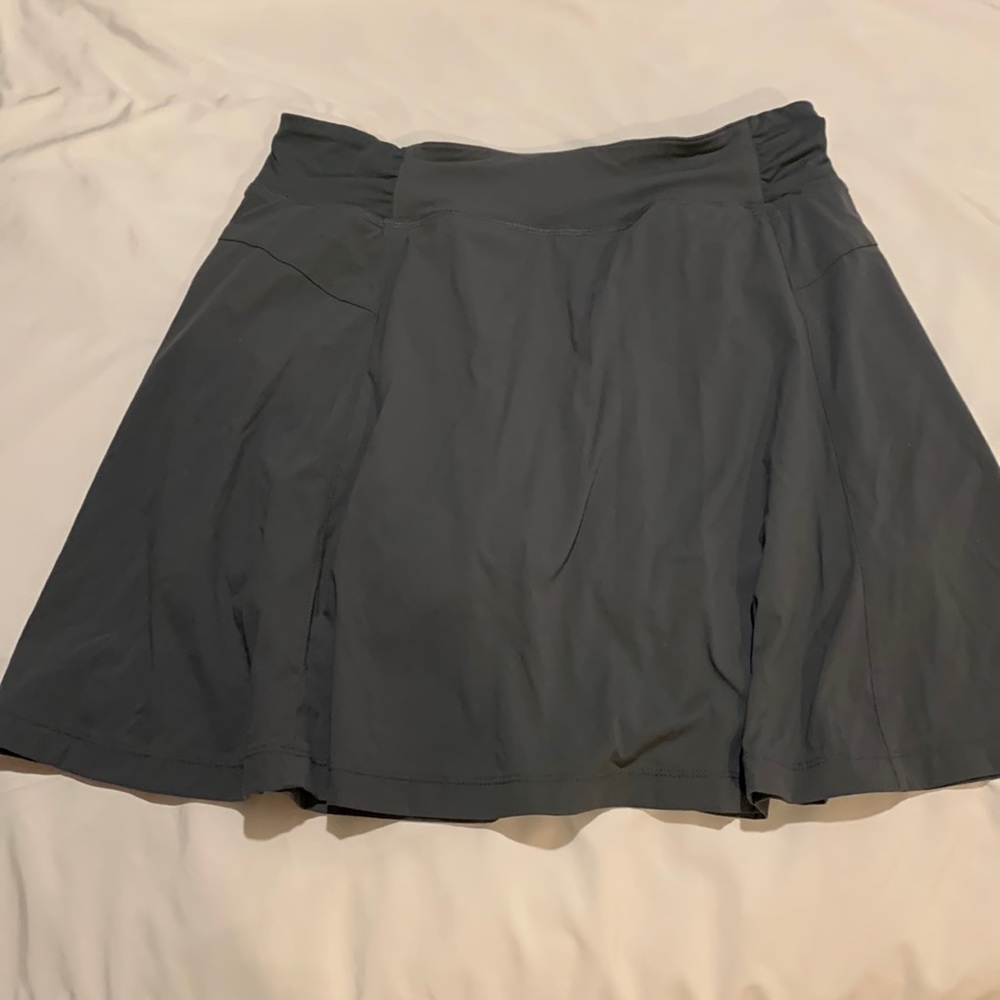 EUC gray skort SzM